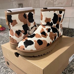 Ankle/Short Cow Print UGG Boots - Size 9